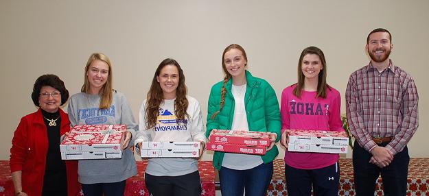 Four Campbellsville University freshmen students donate left-over meal Flex Dollars to feed those less fortunate. From left are: Marcus Rodgers, the academic coach; Madison Malone of Louisville, Ky., Katy Carmichael of Lawrenceburg, Ky., Bailey Nall of Elizabethtown, Ky. and Sara Basham of Louisville with Brenda Allen, chairwoman of the Green River Ministries Board.